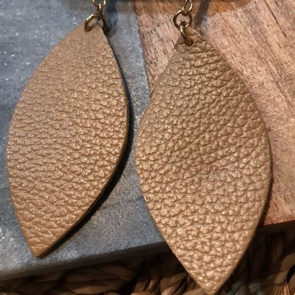 Tan Leather with Gold Colored Hook‎ - Picture 2 of 5